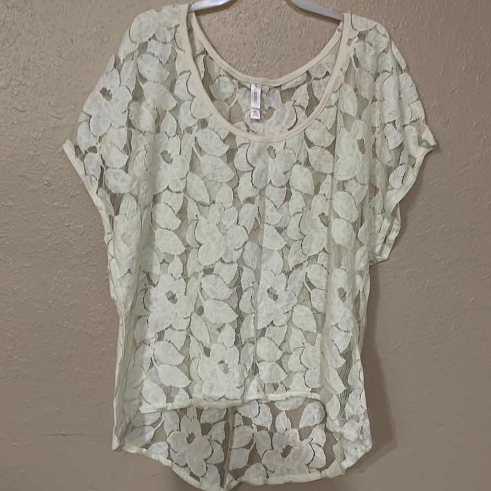 Flower lace cream xhilaration top size xxl